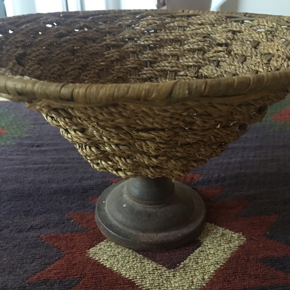 VTG Woven Fruit Bowl With Metal Footed Base